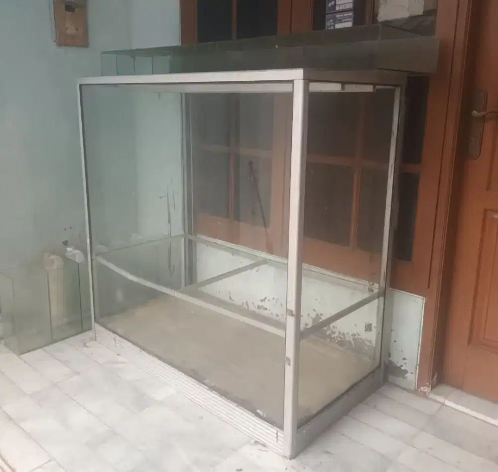 Etalase kaca Jualan Big size