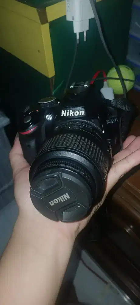 JUAL KAMERA DSLR NIKON D3200,LENSA KIT DX 18-55MM GAS AJA NIH