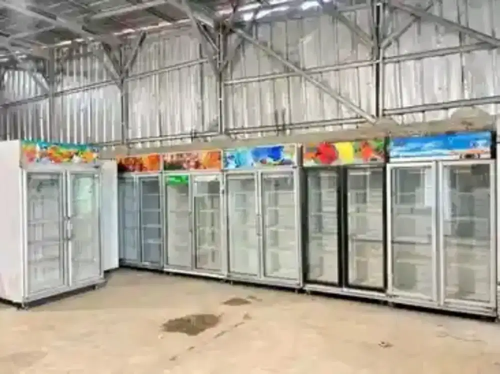 Cari showcase dan freserbox bekas