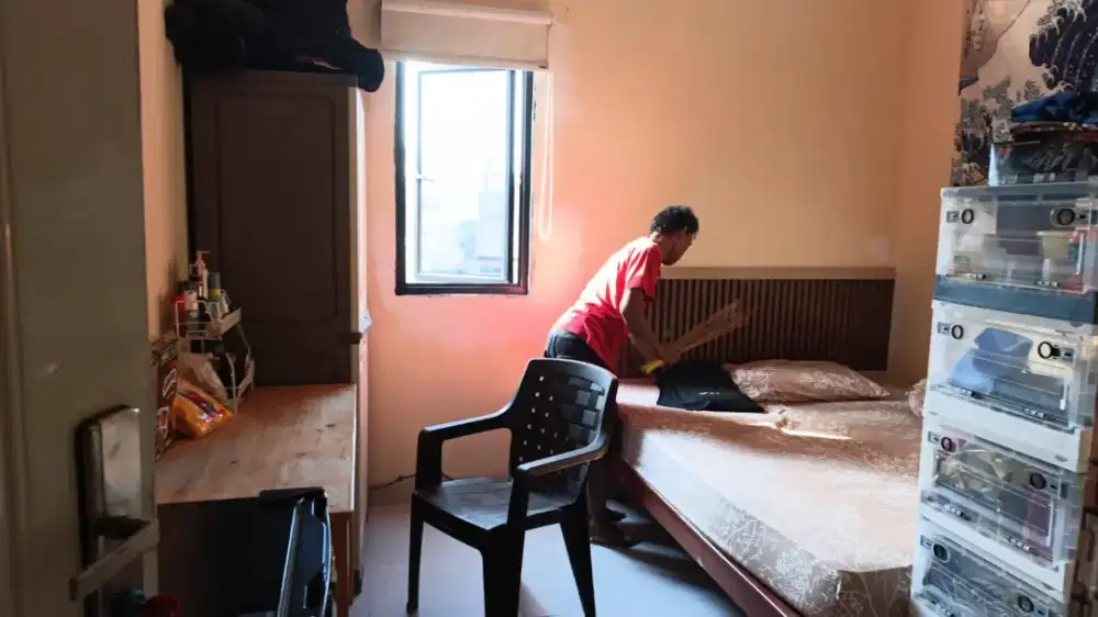 Tenaga Pria Serba bisa untuk Kost