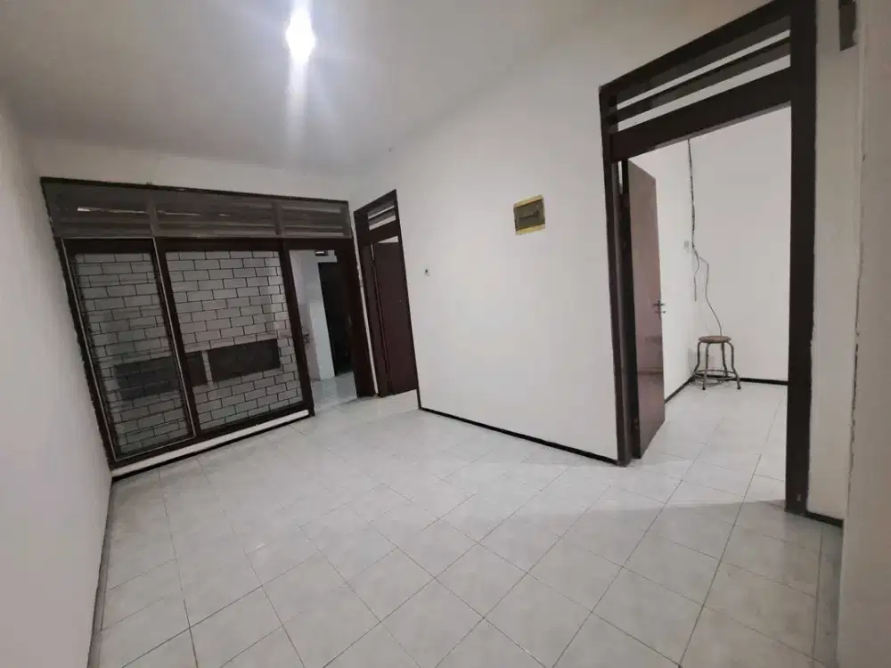 rumah pucang 1lt, deket pasar dan raya ngagel