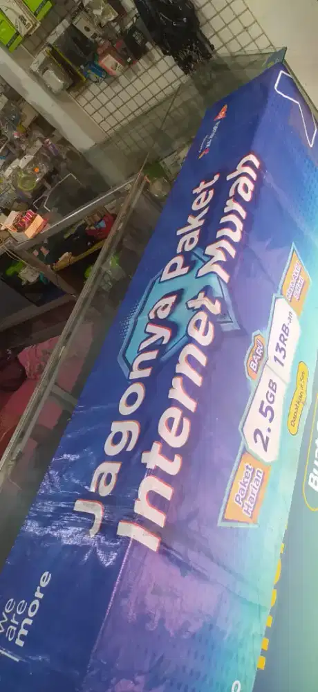 Dijual etalase bekas konter kondisi bekas mulus 3 meter