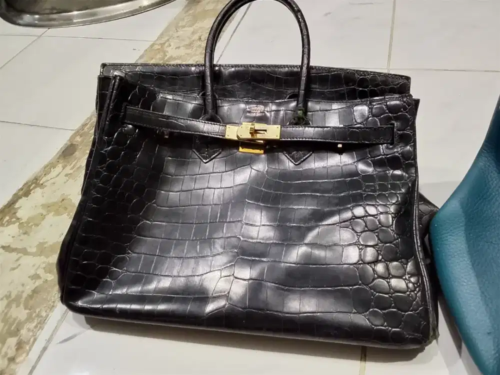 Dijual cepat Tas bekas wanita hitam