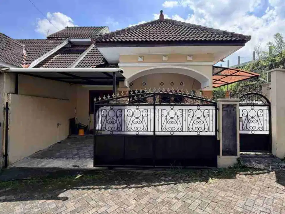 RUMAH CANTIK DALAM PERUMAHAN MUSLIM DI JALAN CANDI GEBANG UTARA CONDONG CATUR