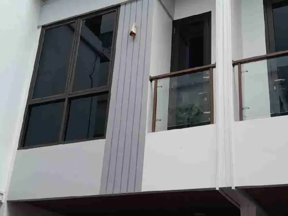 Dijual Rumah Baru 3 lantai Di Rawasari