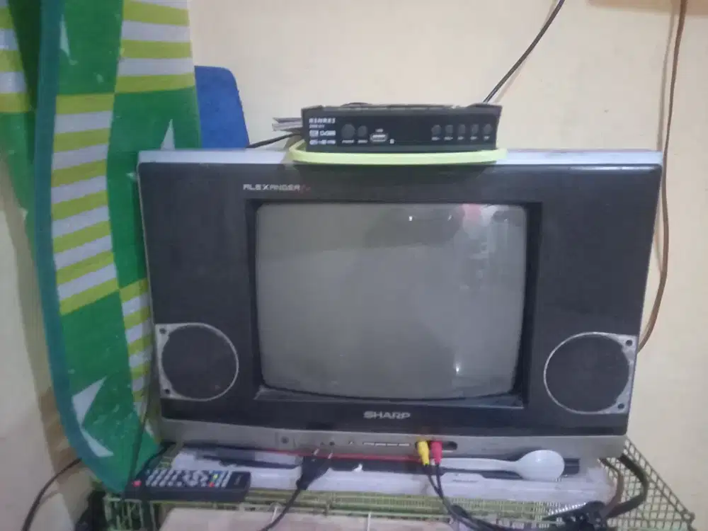 Dijual tv tabung sharp 14 inc / stb baru / antena luar