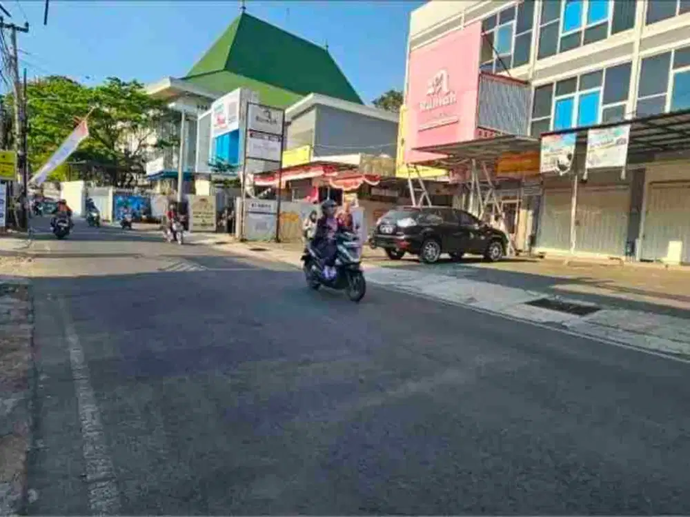 tanah premium dibangun segala usaha di pinggir jalan raya sigura gura jejer kampus bisa jalan kaki ke kampus bagus buat segala usaha seperti mini hotel, kos, kafe, perkantoran, guest house dan lain lain