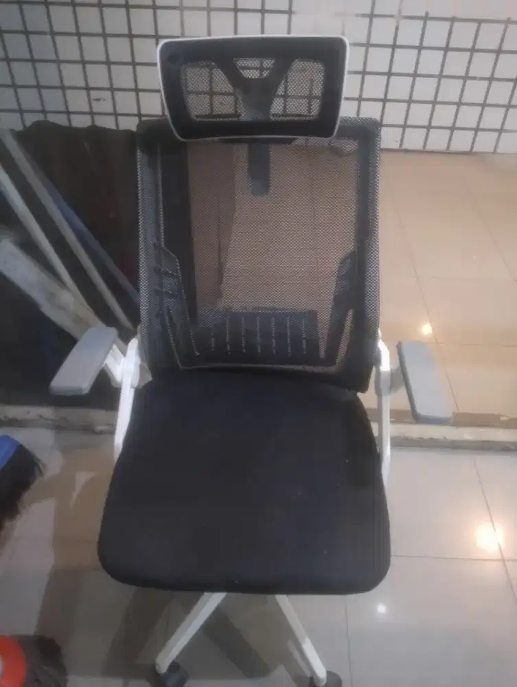 Kursi kantor ergonomis sandaran jaring