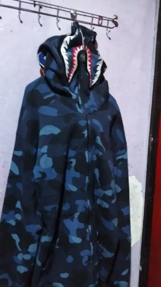 jaket hiu warna biru