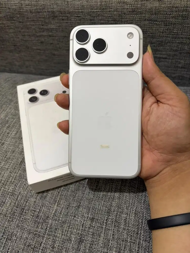 iPhone 17 Pro Max 256GB Silver Second iBox On Maret 2027 BH 100 Cc 23