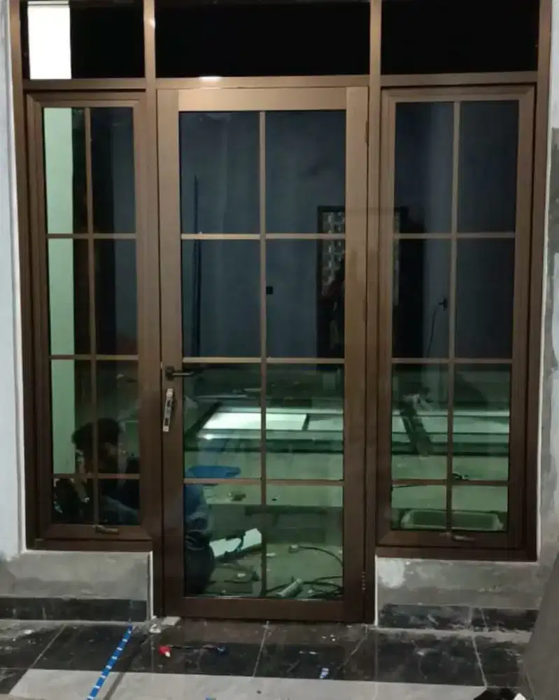 Pemasangan kusen alumunium kaca dll