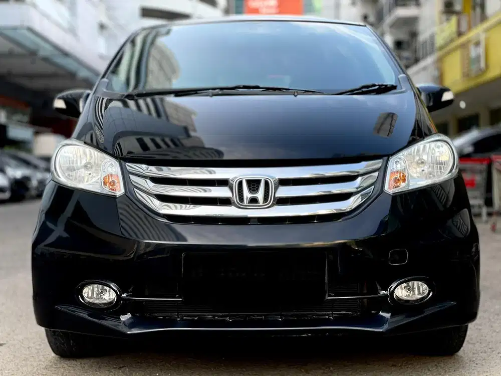 GRAB IT FAST • HONDA FREED 1.5 E AT 2015