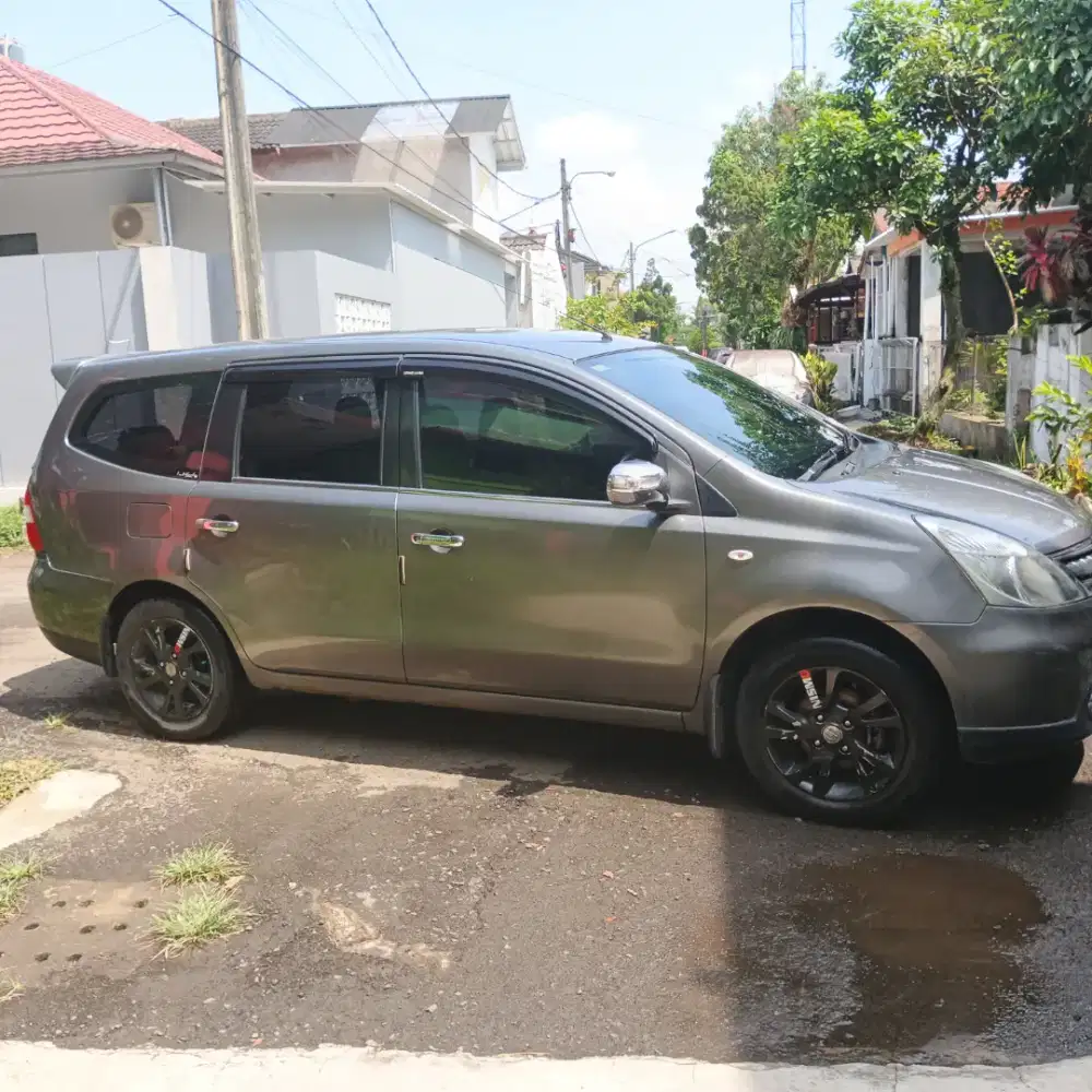 Nissan Grand livina 2011 Bensin