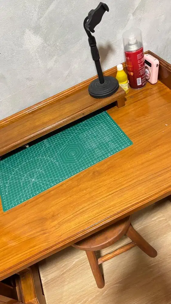 Meja belajar/meja kerja terbuat dari jati