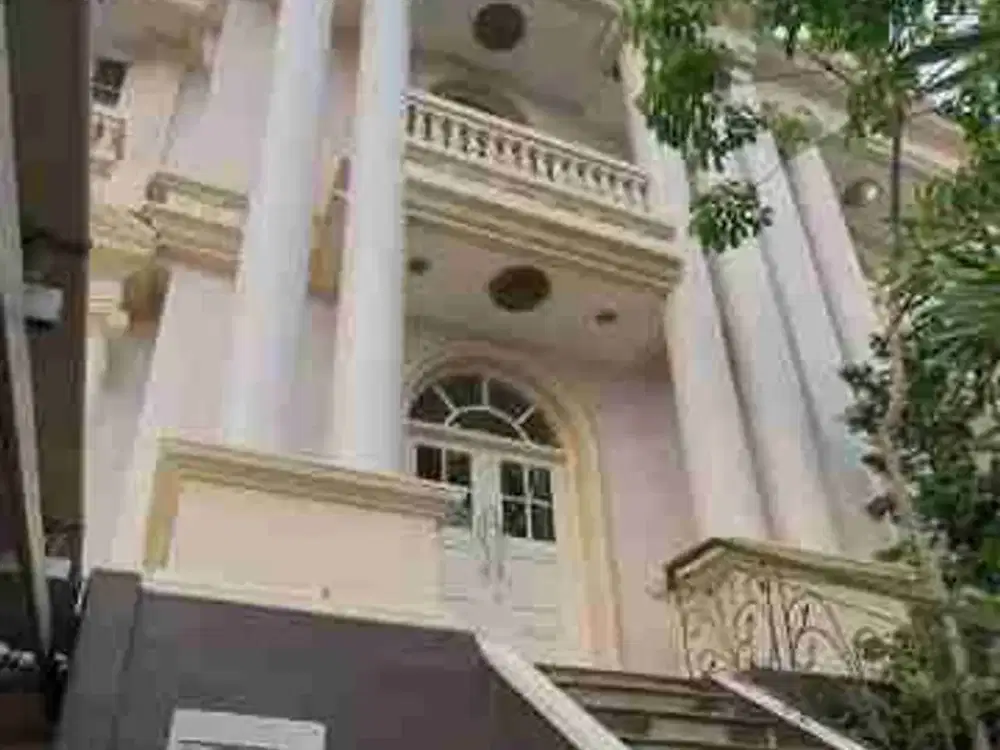 rumah megah di MOI the villas kelapa Gading