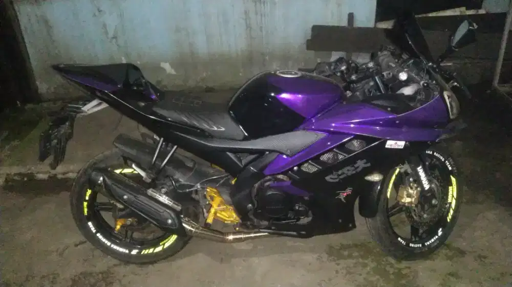 YZF R15 black + candy purple