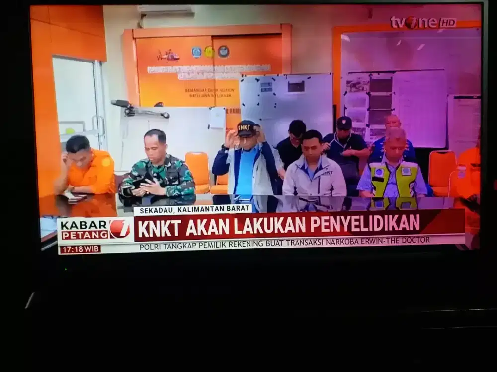 Tv Panasonic 49 inch Digital Minus Warna Kemerahan