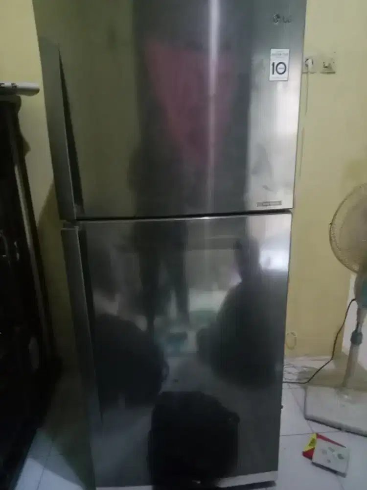 kulkas 2 pintu UK besar merk LG Garansi 10 tahun