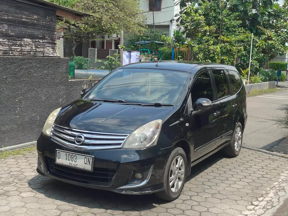 Grand Livina XV Ultimate 2012 Matic Hitam Wood Panel TV Mewah