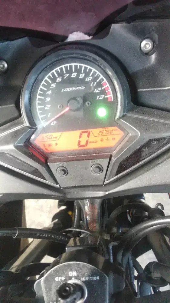 HONDA CBR 150R 2014 ANTIK JRG PAKAI (KM BARU 25RB,AN)99%ORISINIL