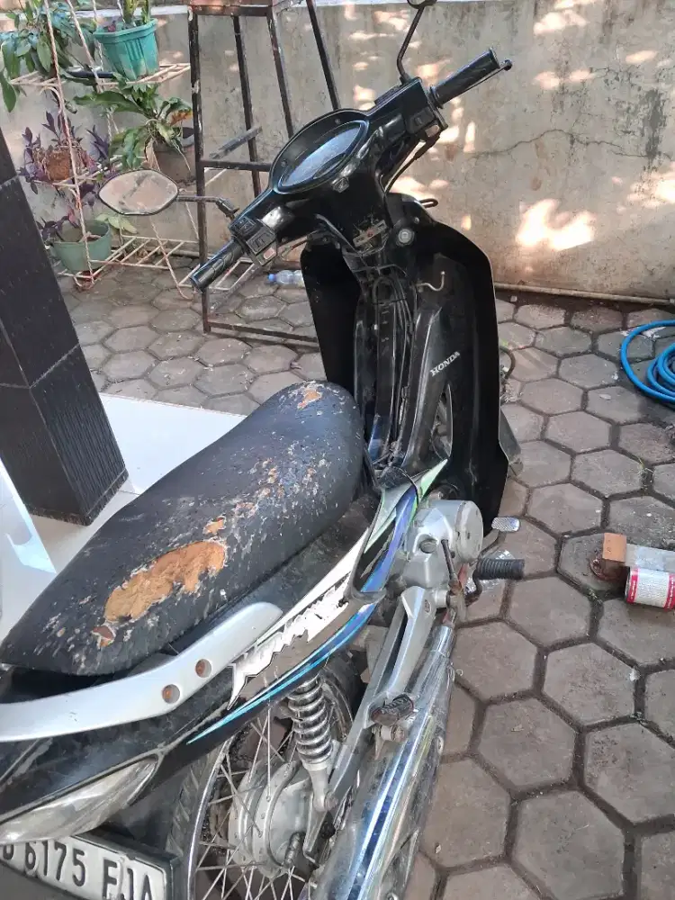 Dijual Honda kharisma 125 tahun 2003