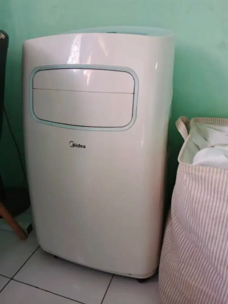 AC Portable Midea 1 PK Jarang Dipakai