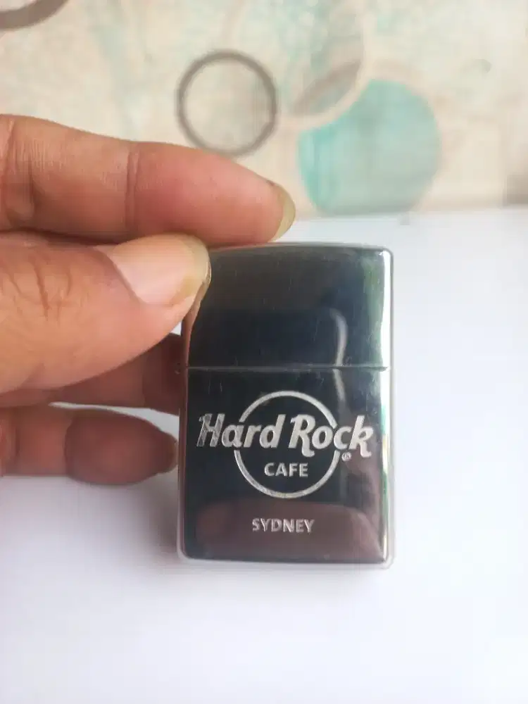Korek ZIPPO HARD ROCK CAFE orijinal U.S.A kondisi sangat bagus