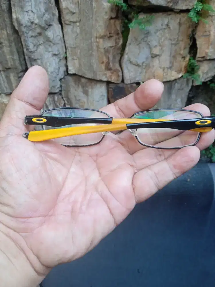 Kacamata baca merk Oakley type wingspan black yellow authentic