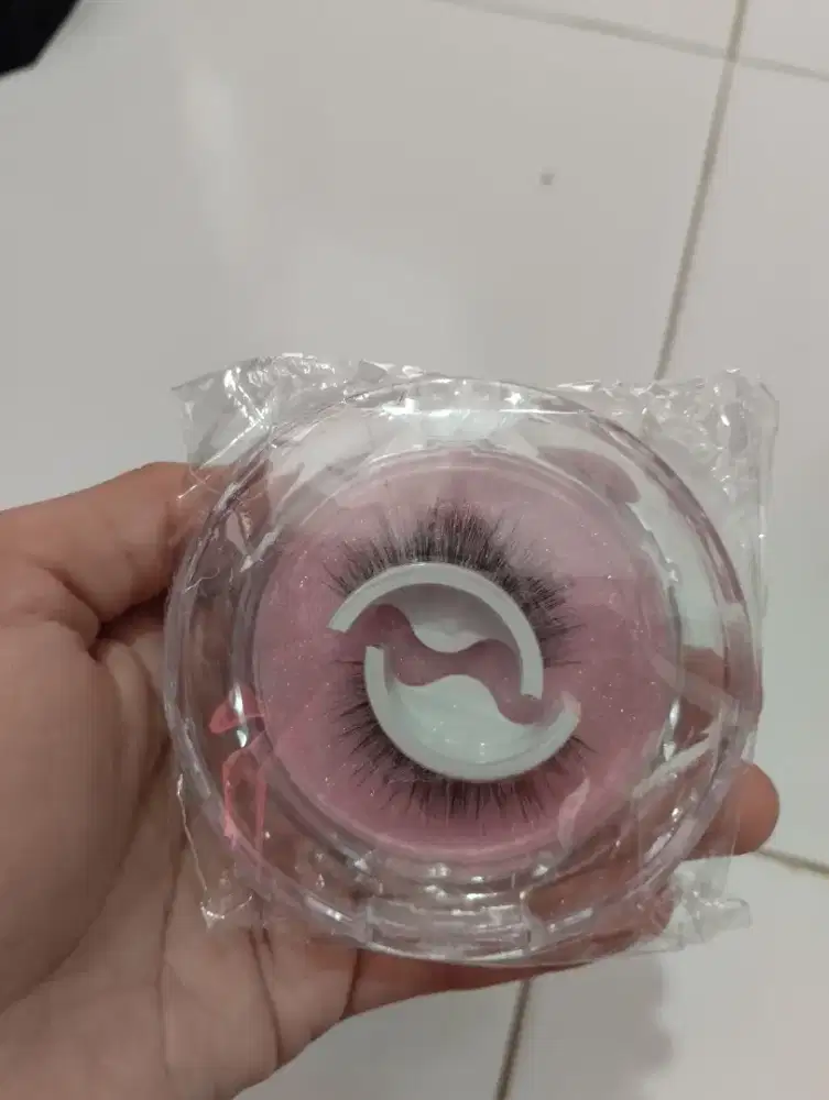 SALEEE 5 RANDOME MAKEUP