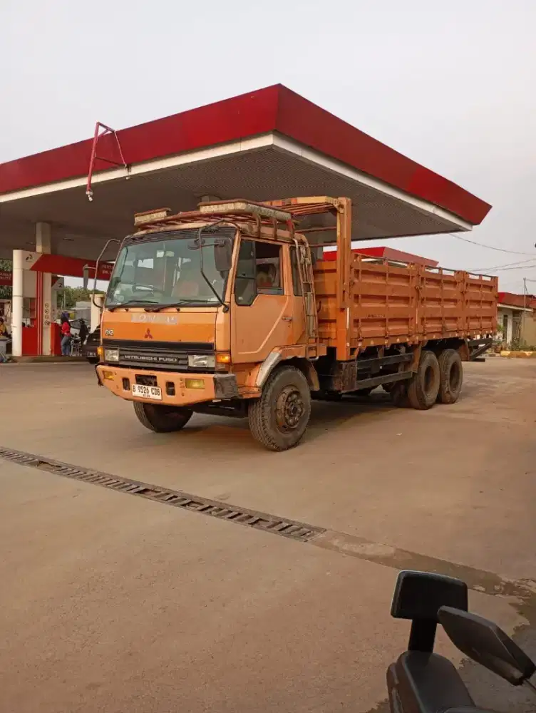 Mitsubishi fuso 220 ps 6x2 tronton ban 10 tahun 2013 bak besi 3way