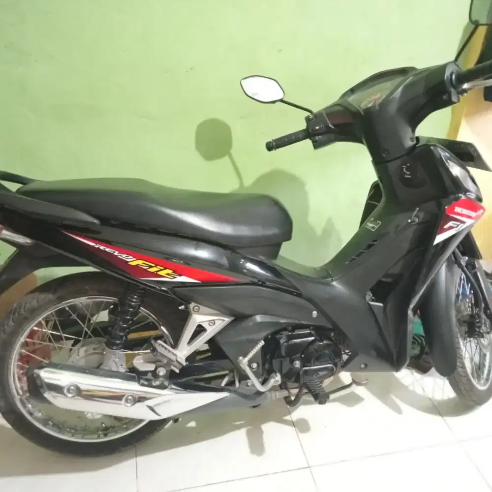 Dijual revo fit 2022 km 20000 mulus normal