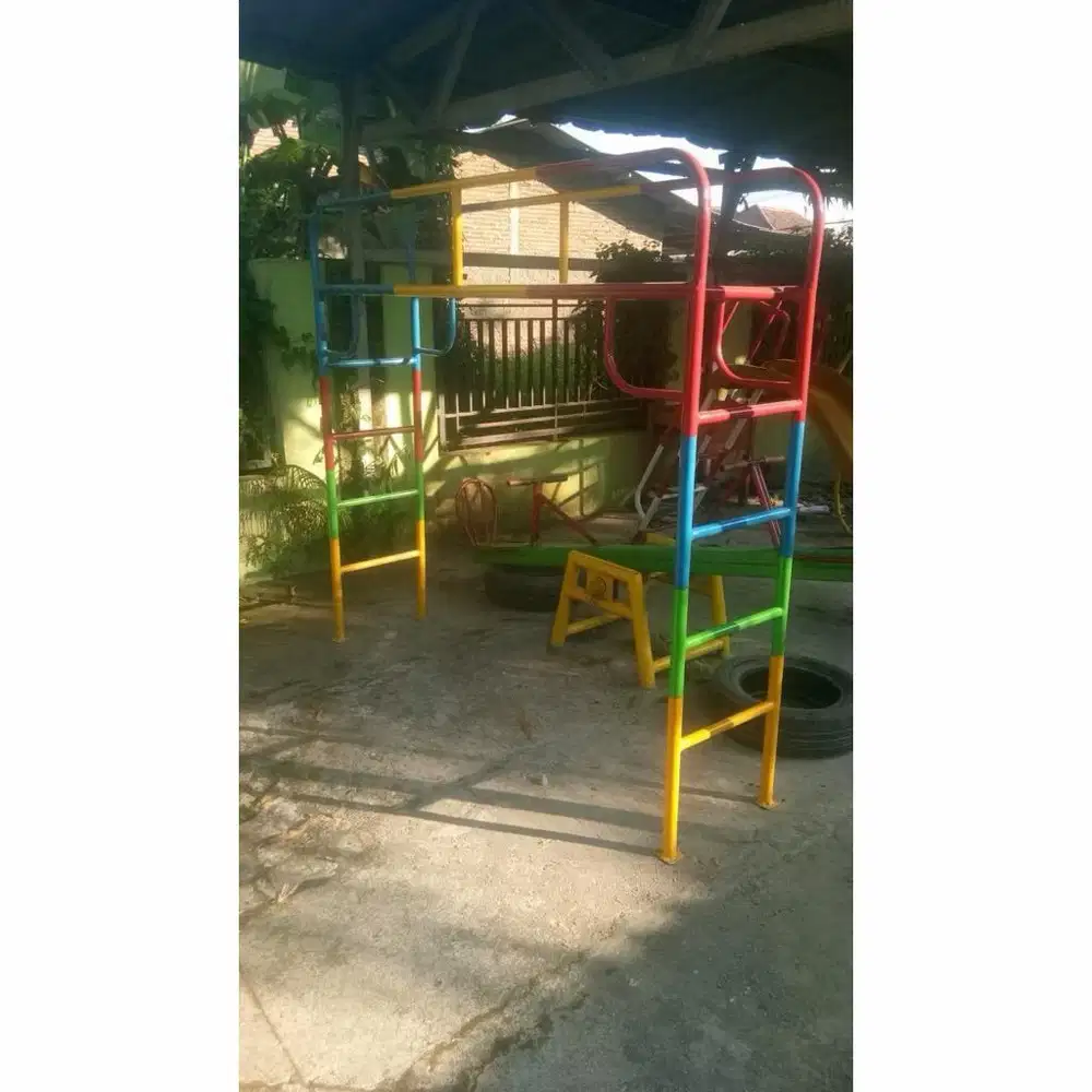 Mainan anak monkeybar