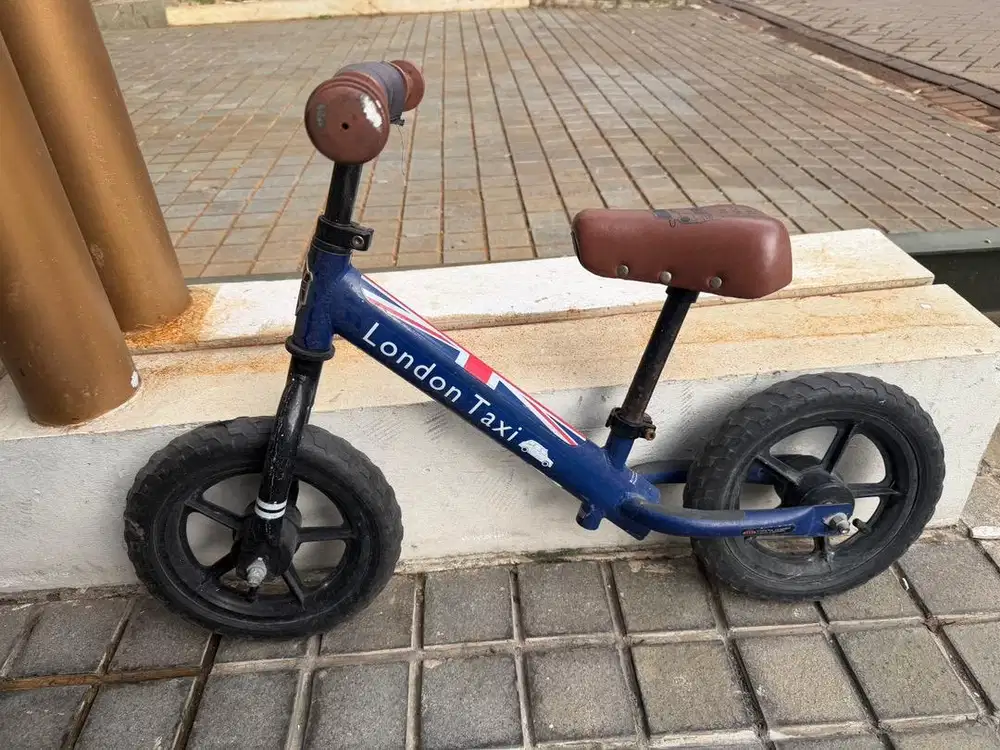 Balance bike london taxi anak
