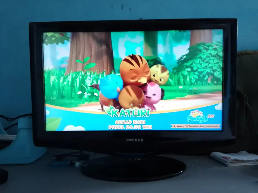 TV SAMSUNG 22 IN + STB POLYTRON