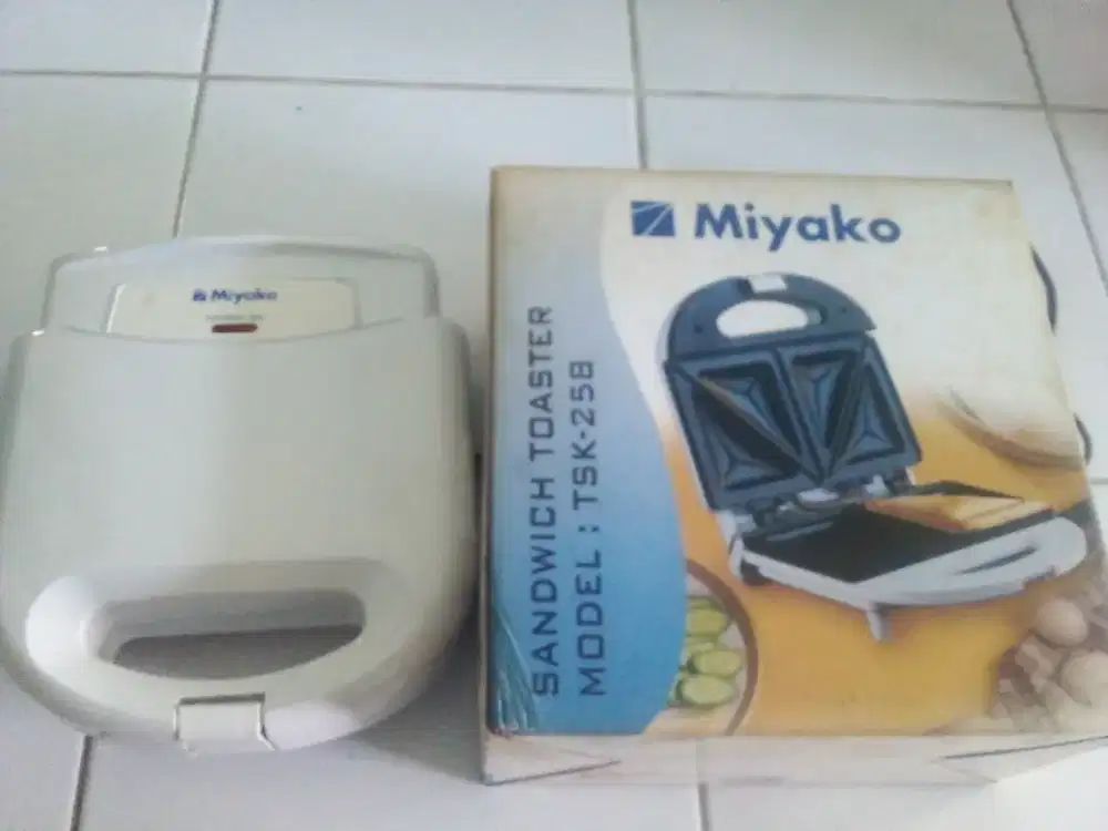 Panggang Roti/ Sandwich Toaster. Segel 100% baru.