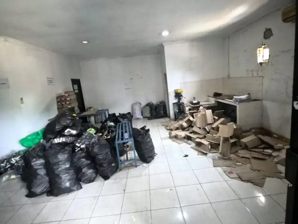 DISEWAKAN 3 GUDANG GANDENG BISA SATUAN DI PASAR KEMIS CIKUPA, TANGERANG DENGAN LUAS MASING-MASING 690M2 DAN 480M2 ADA 2UNIT