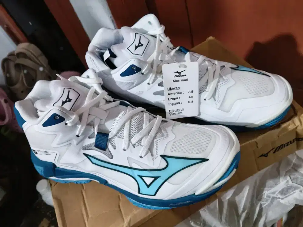 Mizuno wave Z8 midle  original size 40