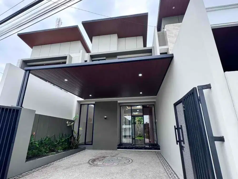 Rumah Mewah Rasa Villa Taman Belakangnya Luas di Jalan Kaliurang Km 13 dekat Kampus UII dan Kopi Klothok