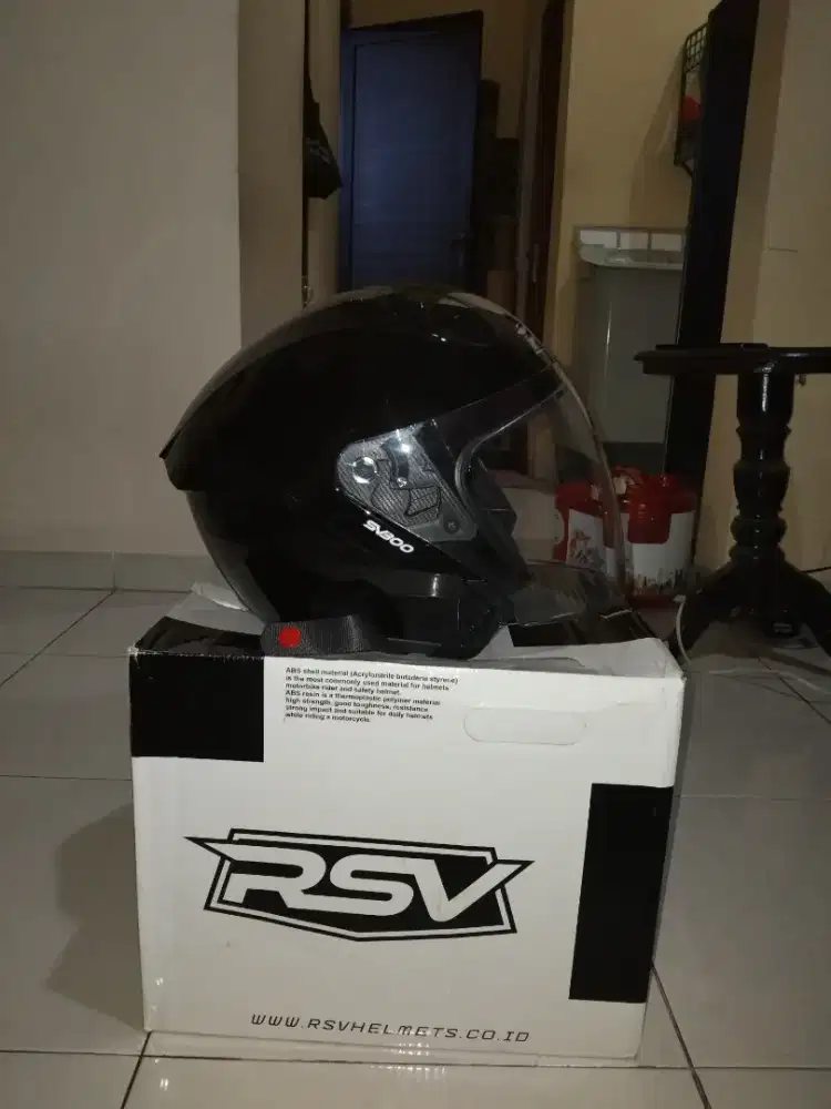 Helm rsv sv300 dijual pemakaian seminggu dijual bu (butuh uang)