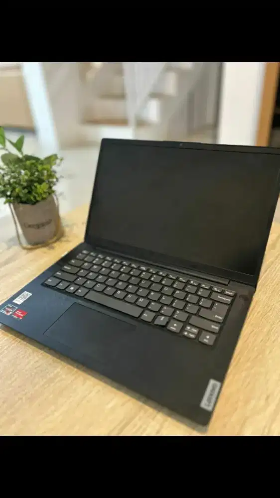 Dijual laptop Lenovo V14 AMD Ryzen 5 saya beli taun ini