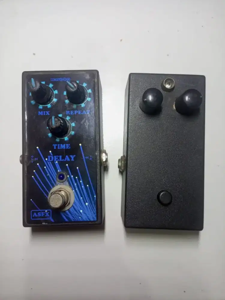 Efek gitar distorsi dan delay