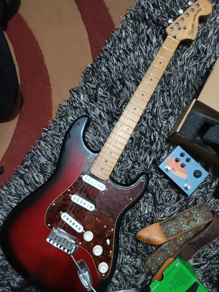 Gitar SQUIER Stratocaster Standard Series original Indonesia Fender