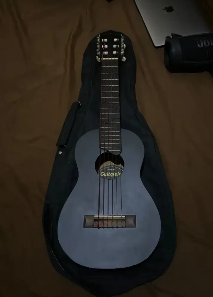 Gitar Yamaha ukulele 6 SENAR nilon