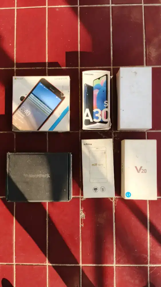 6 Kotak HP! KOTAKNYA SAJA TIDAK ADA HP