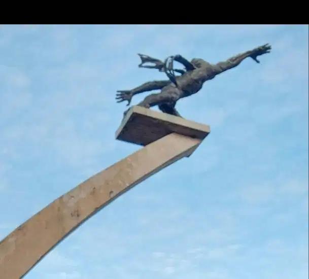 Fountain Apart. 135 M2