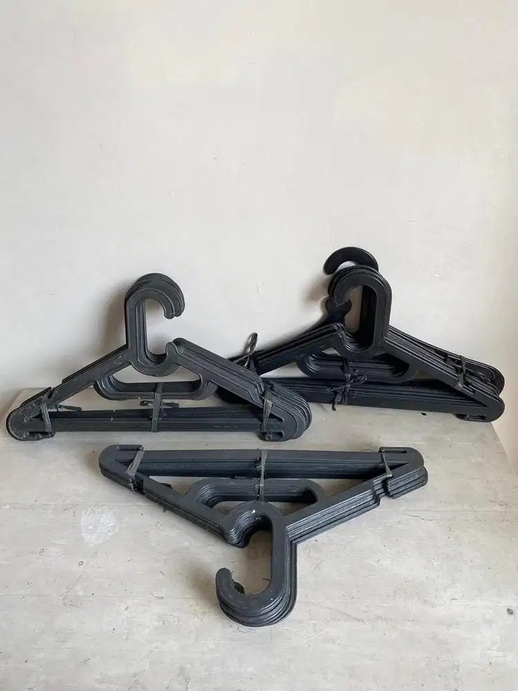 Gantungan baju hitam /hanger baju