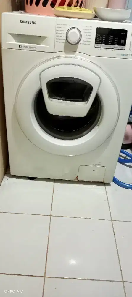 Mesin cuci front loading