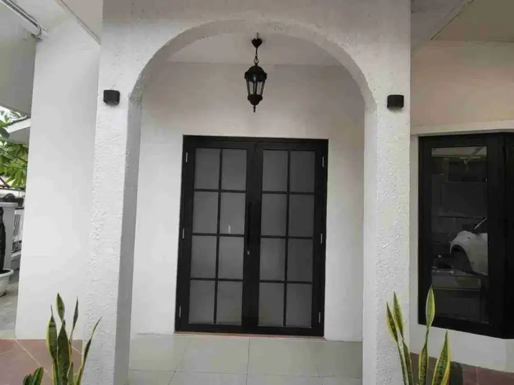 RUMAH MODERN SIAP HUNI GANDARIA SELATAN JAKARTA SELATAN DEKAT MRT