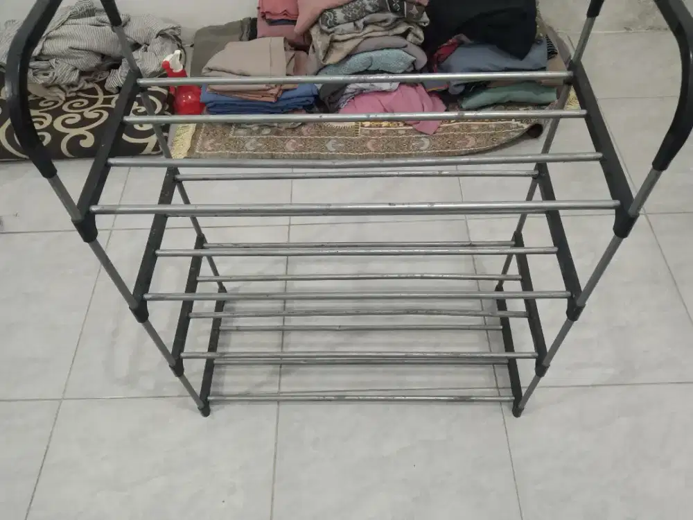 Rak Sepatu dan Sandal