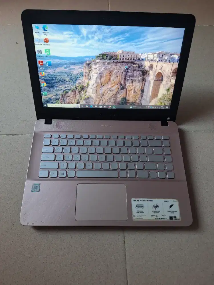 Bismiah di jual laptop asus core i3gne7 siap pakai